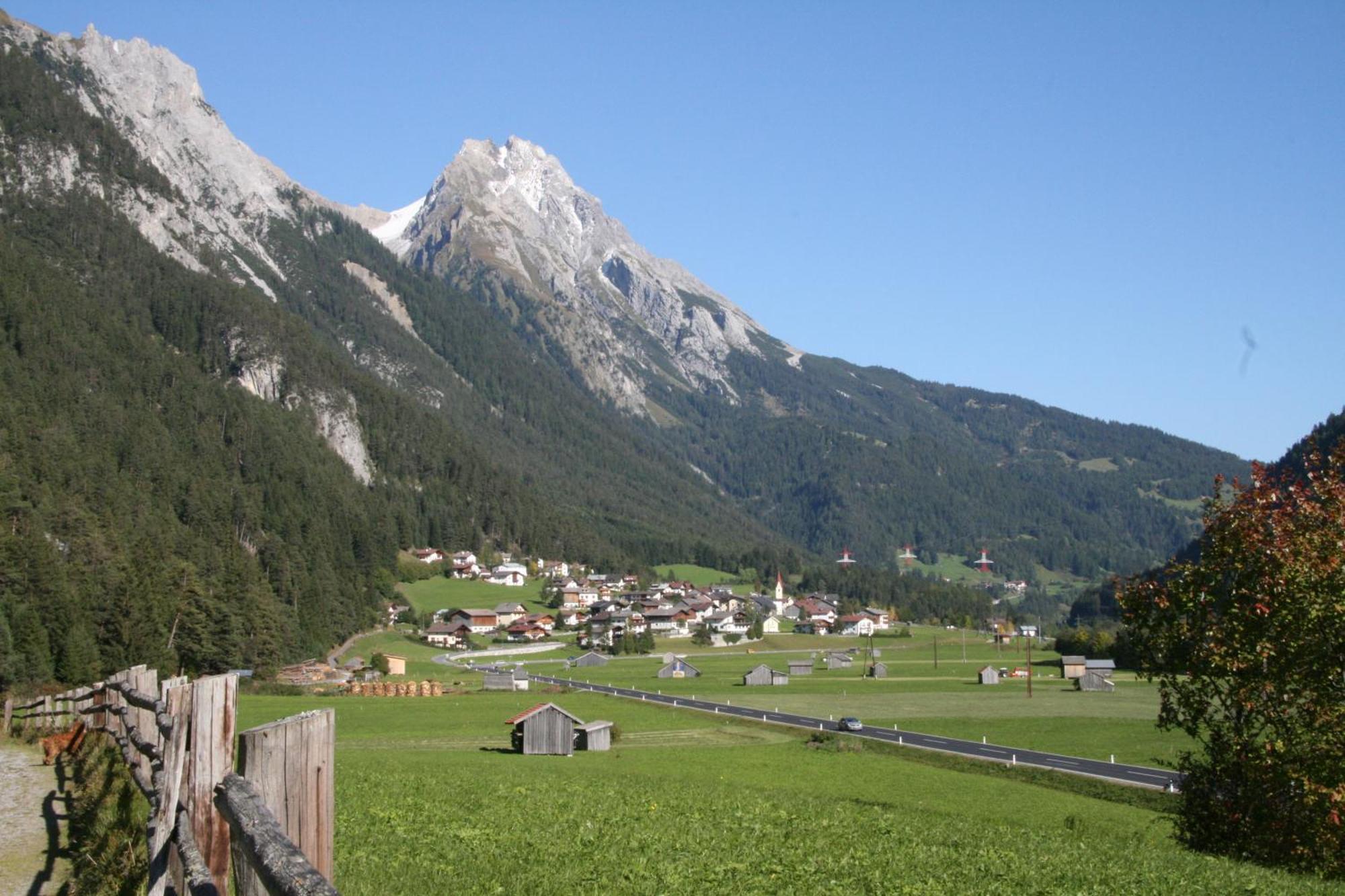 Hotel Traube Pettneu am Arlberg Extérieur photo